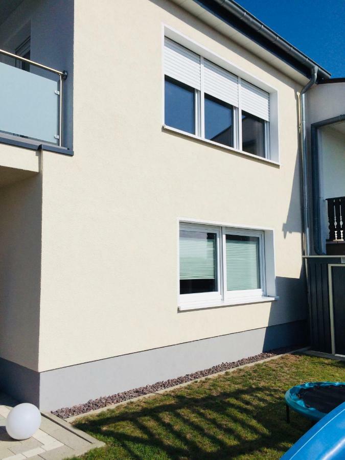 Neu! Top Apartment! 7Km Saarbruecken! Terrasse, Garten! Sulzbach  Luaran gambar